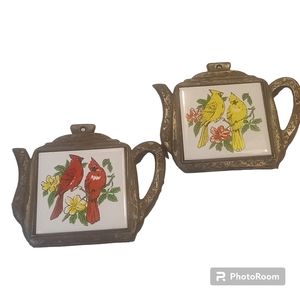 Vtg 2 Rustic Cardinals Birds Teapots Ceramic Cast Iron Trivets By KINGKONG